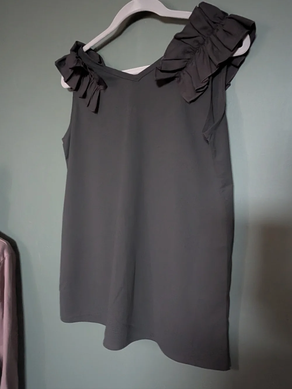 Zanana NWT Black Ruffle Shoulder V-Neck Sleeveless Top 002 - Picture 2 of 5